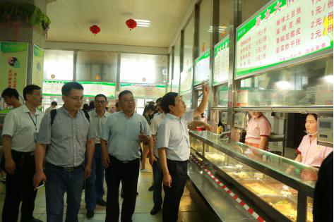河南省教育厅财务处到校调研南阳高校后勤工作3571.png
