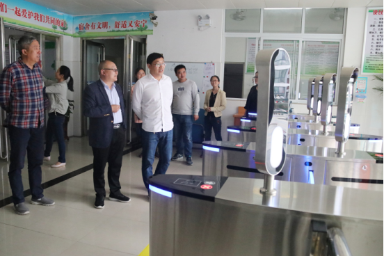 南阳师范学院考察我校学生公寓标准化建设275.png